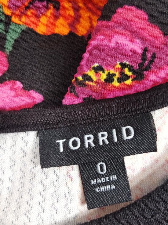 Torrid Ponte Floral Hi-lo Peplum Top - Picture 3 of 9
